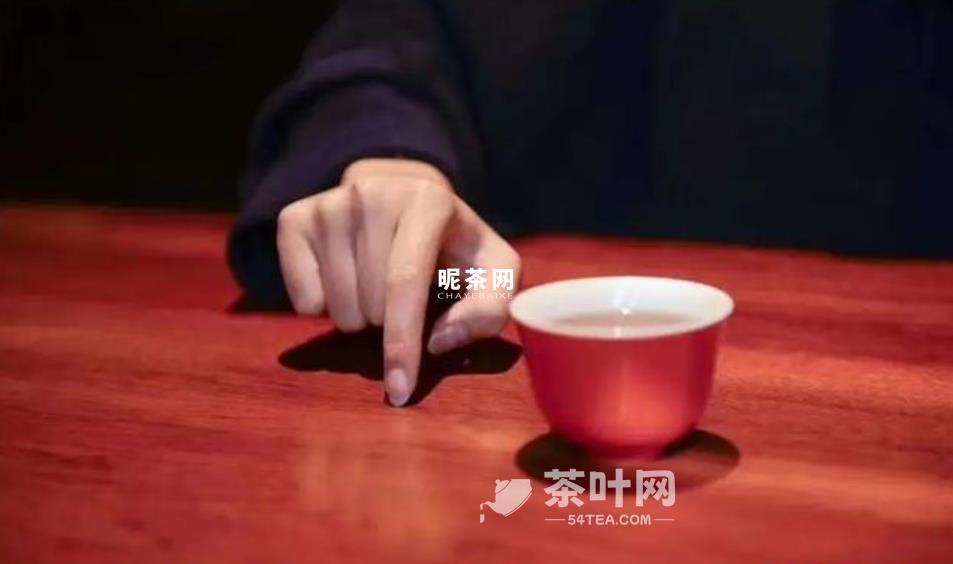 倒茶的时候用手指敲是什么意思-茶叶网(图2)